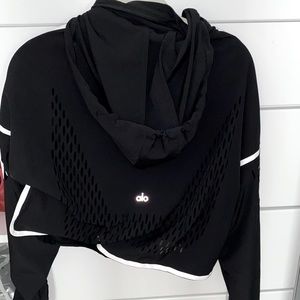 Alo yoga jacket size extra small (fits a small).